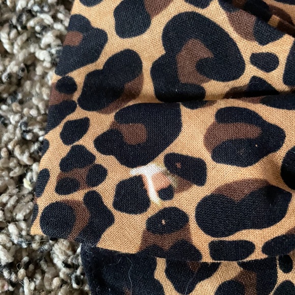 Leopard Print Bow - Picture 2 of 3